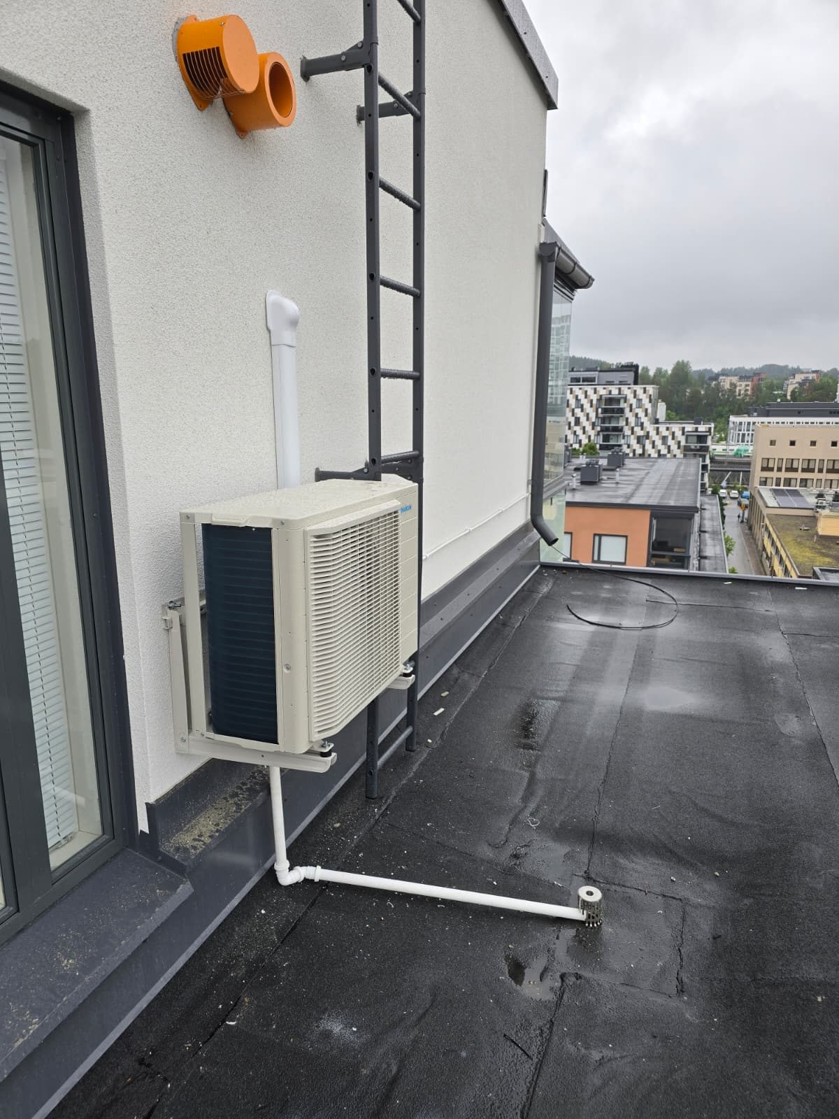 Daikin katto-asennus